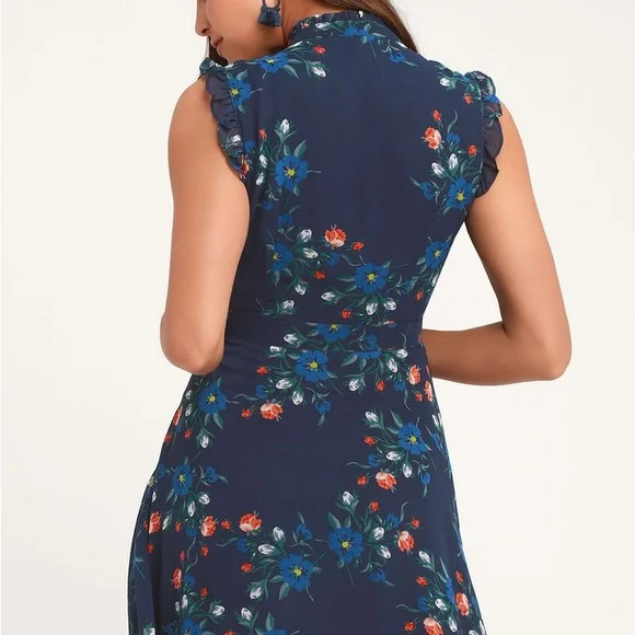 ✨HP✨ Lulus. Porch Swing Navy Blue Floral Print Skater Dress. Size Medium - Picture 2 of 8